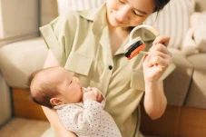 PlanToys Kontrastní chrastítko s klíči