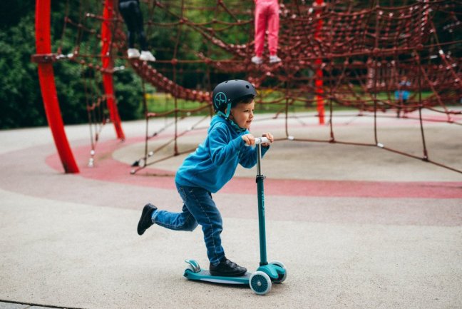 Dětská tříkolová koloběžka NILS Fun HLB1310 s LED zelená