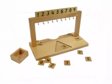 Stojan na barevné korálkové schody