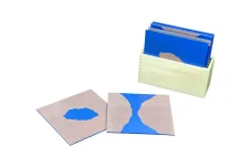 Karty s různými tvary pevniny a vodních ploch