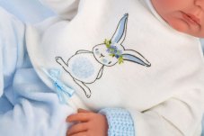 Llorens 63555 NEW BORN CHLAPEČEK - realistická panenka miminko s celovinylovým tělem - 35 cm