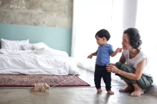 PlanToys Tančící krokodýl - přírodní