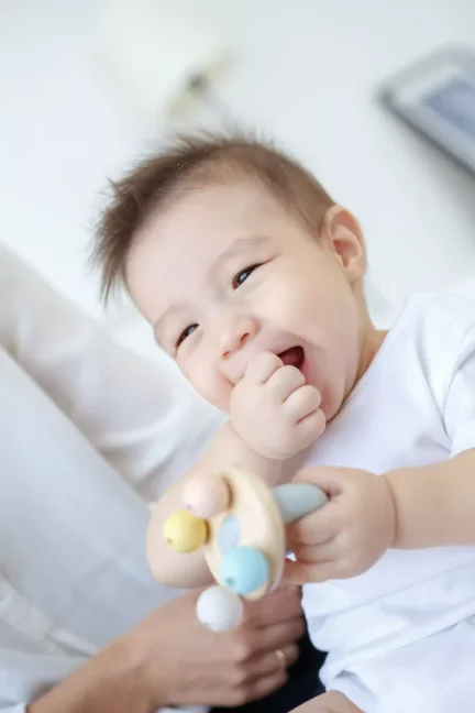 PlanToys Chrastítko s korálky "PlanLifestyle"