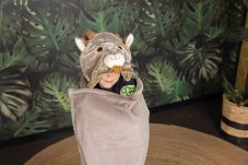 Cozy Noxxiez BL831 Kozel - hřejivá deka s kapucí se zvířátkem a tlapkovými kapsami