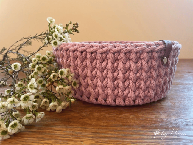 Háčkovaný košík - KULATÝ 23 x 9,5 cm