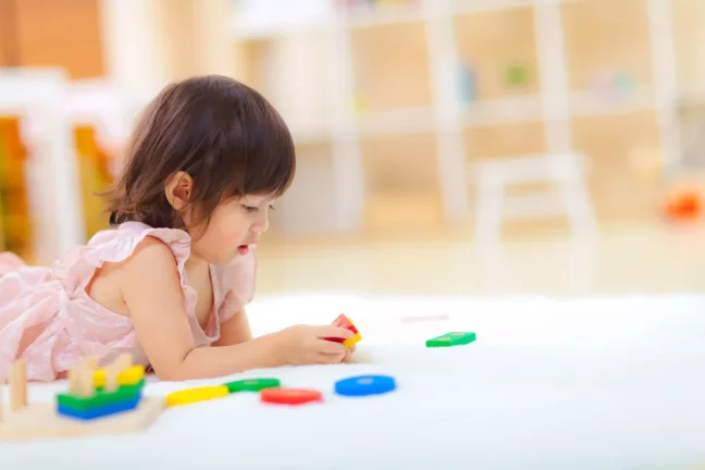 Deska s geometrickými tvary